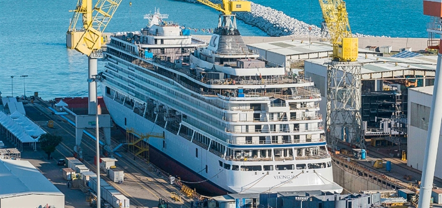 Carnival Vista and Viking Sea leave building docks at Fincantieri