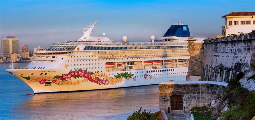 Norwegian Cruise Line makes maiden call in Cuba