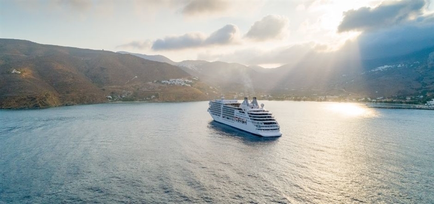 Silversea Cruises christens Silver Moon in Greece