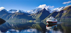 Hurtigruten requests government funding for zero-emission ship project