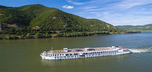 Riverside Luxury Cruises acquires four new ships