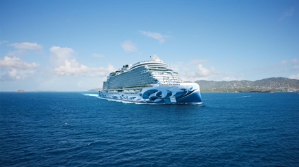 Norwegian Cruise Line Holdings orders eight new cruise ships and plans private island expansion