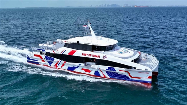 Incat Crowther delivers low-draft catamaran to Dumai Express Group