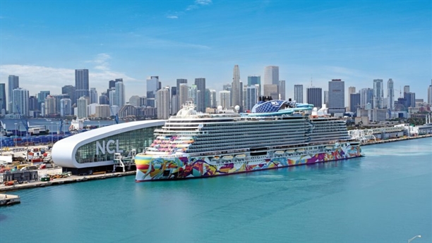 Eric Stonestreet christens new Norwegian Aqua in Miami