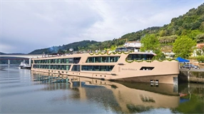 APT and Travelmarvel christen new river cruise ship Estrela in Portugal