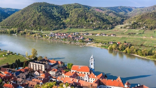 AmaWaterways chooses Sarah Little as godmother of new Danube ship