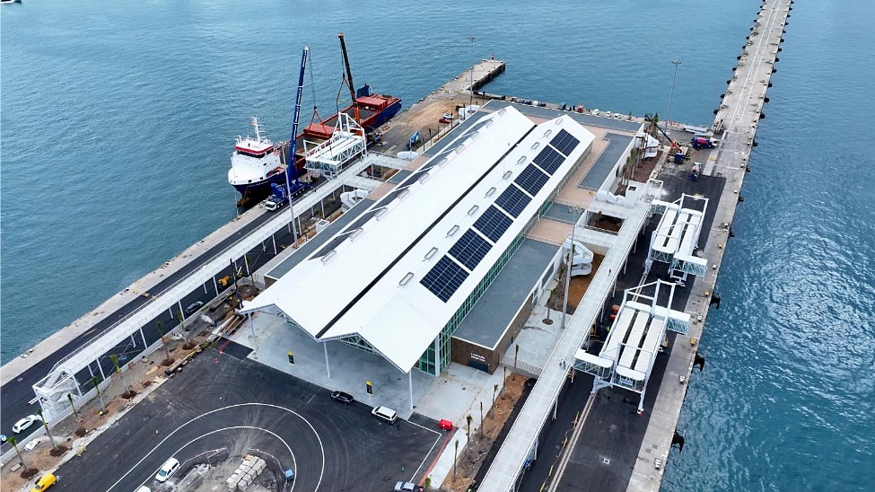 Las Palmas Cruise Port installs three new passenger boarding bridges