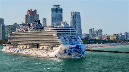Norwegian Cruise Line christens Norwegian Luna in Miami