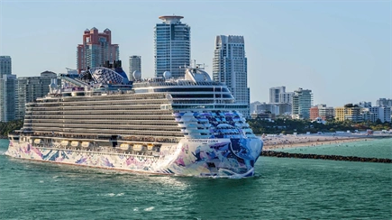 Norwegian Cruise Line christens Norwegian Luna in Miami