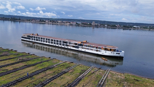 Emerald Lumi enters water at MKM Yachts shipyard ahead of 2027 Seine debut