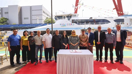 Strategic Marine delivers first of three new 293-passenger catamarans to BRF