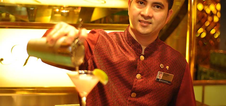 Five finalists chosen for 2015 Cruise Bartender of the Year competition