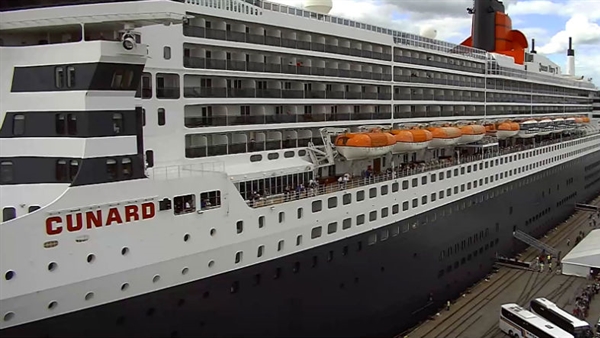 Two Cunard Queens unexpectedly meet in Auckland