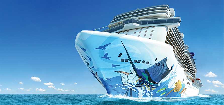 Meyer Werft paints hull artwork on Norwegian Escape