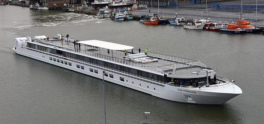 CroisiEurope newbuild leaves STX France yard