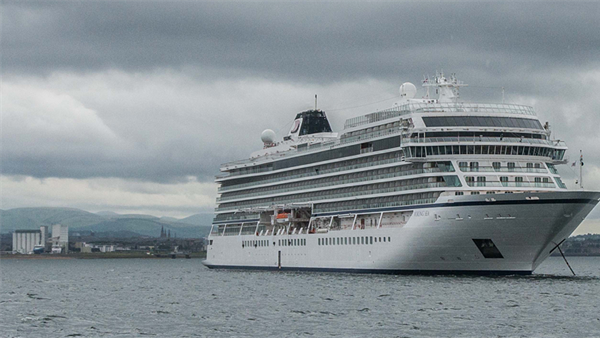 Viking Sea makes her inaugural call in Edinburgh