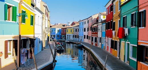 Italian government bars large cruise ships from centre of Venice