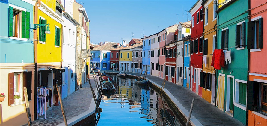 Italian government bars large cruise ships from centre of Venice