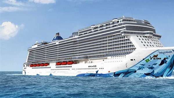 Norwegian Bliss becomes largest passenger ship to cross Panama Canal