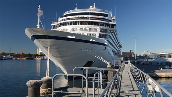 Viking Sun makes maiden call at Port of Kiel