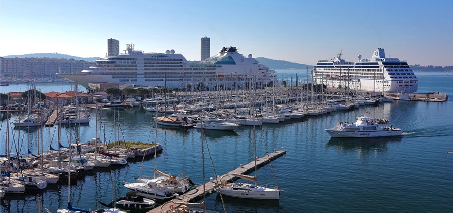 Toulon Bay hosts first double maiden call at downtown terminal