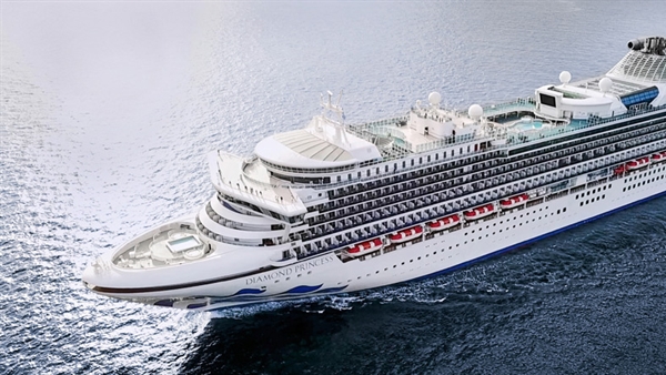 Diamond Princess joins Sapphire Princess in Singapore