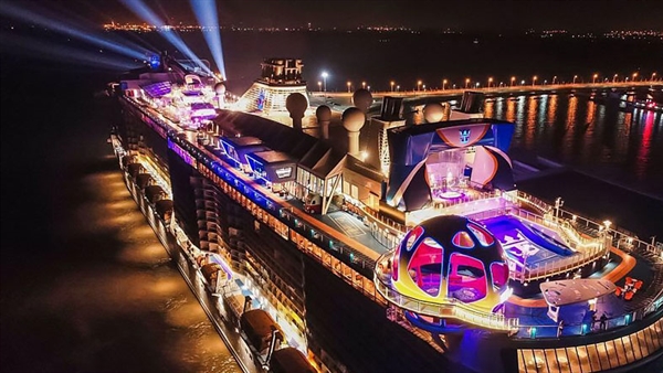 Chinese celebrities christen Spectrum of the Seas in China