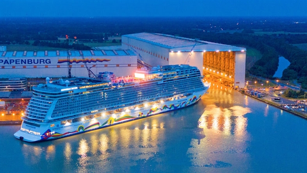 Kelly Clarkson to become godmother to Norwegian Encore