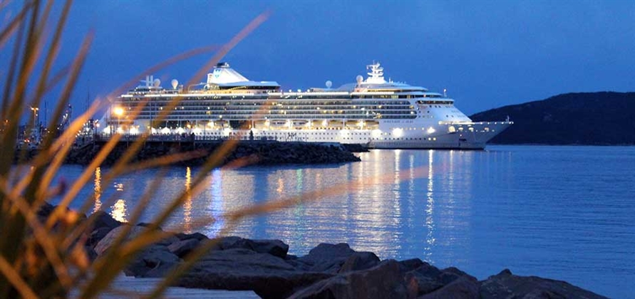Destination Sept-Îles Nakauinanu celebrates cruise guest milestone