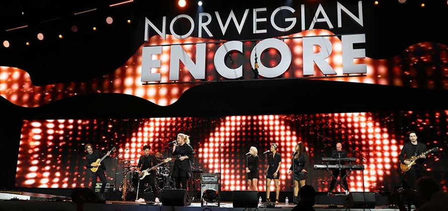 Kelly Clarkson christens Norwegian Encore in Miami