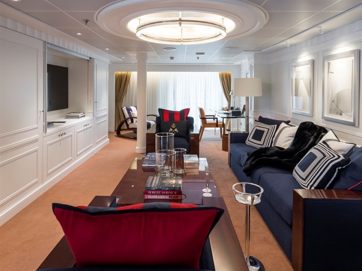 The Owner’s Suite was designed to offer guests a relaxed space with coastal and marine elements