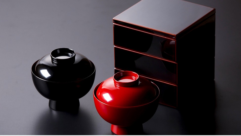 Artisans in Sabae City have been producing Echizen lacquerware for almost 1,500 years, creating items that have functional beauty 