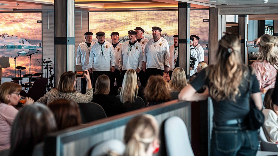 A Helgoland choir performed traditional sea shanties onboard the ship