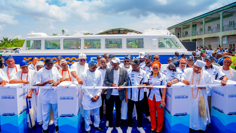 LASWA’s Oluwadamilola Emmanuel (centre) cuts the ribbon at the ceremony to welcome the first new Omi Bus to the fleet (Photo: LASWA)