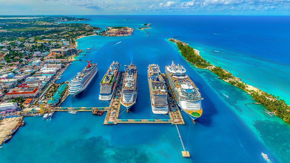 Cruise ships operated by several cruise lines docked at Nassau in The Bahamas (Photo: Unsplash/Fernando Jorge)