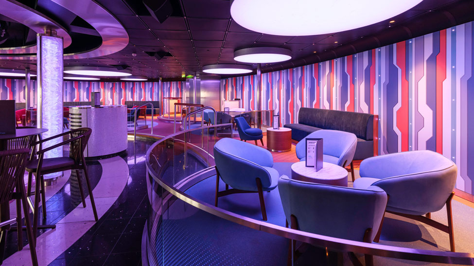 The Ocean Club & Bar onboard AIDAdiva (Photo: AIDA Cruises)