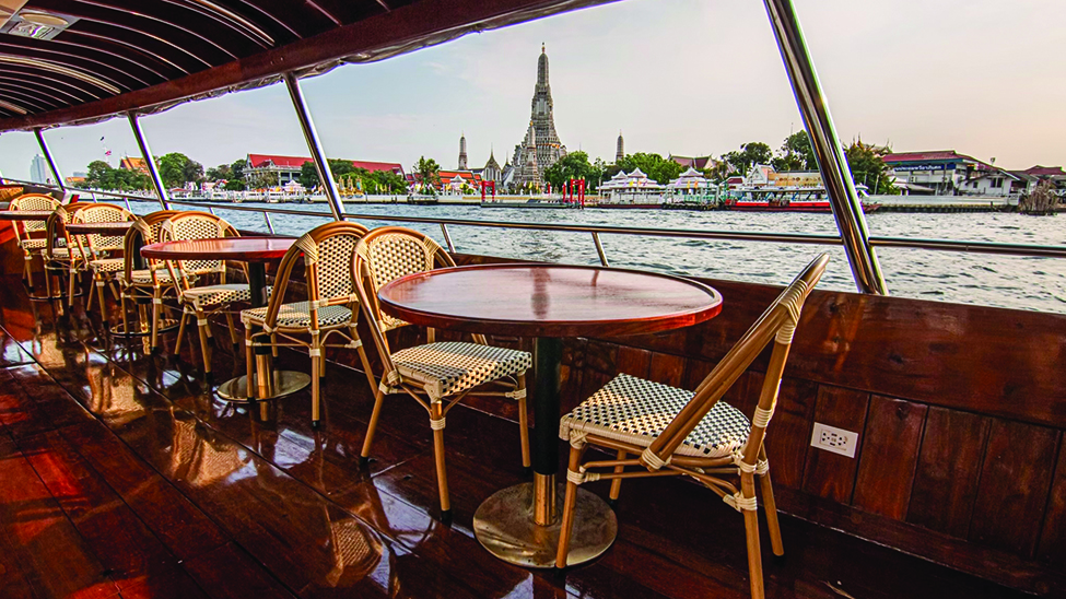 Tourists can enjoy sightseeing from the ferries as they travel down the river (Photo: Chao Phraya Express Boat)