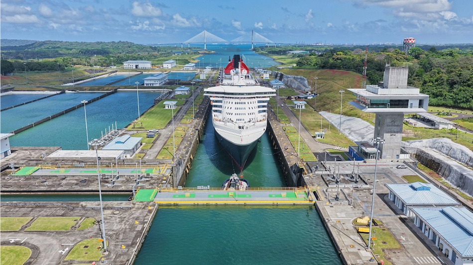Queen Mary 2 completes first transit through the Panama Canal
