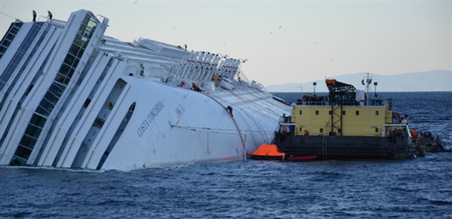 Concordia oil removal begins