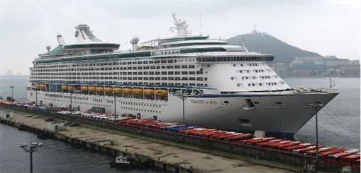 Voyager largest ship to Busan
